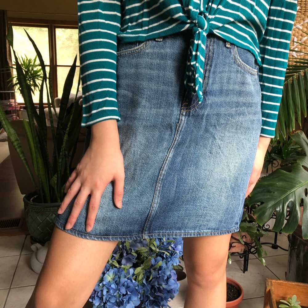 💛 LIKE NEW GAP denim skirt